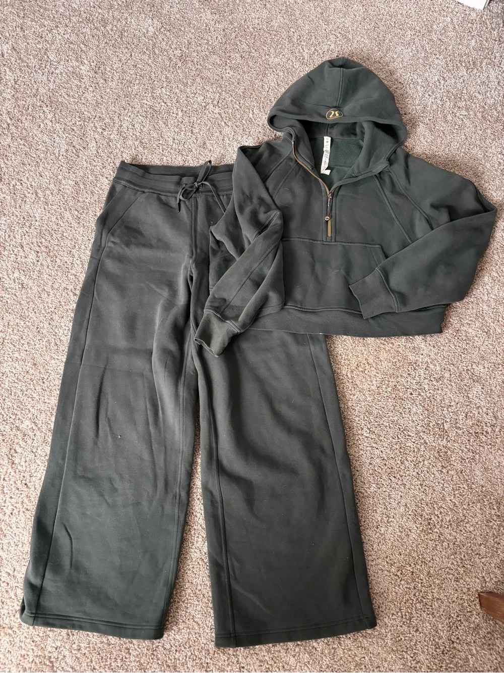 lululemon Dark Forest Scuba Set Wide-Leg Sweatpants in Dark Forest sz M/L